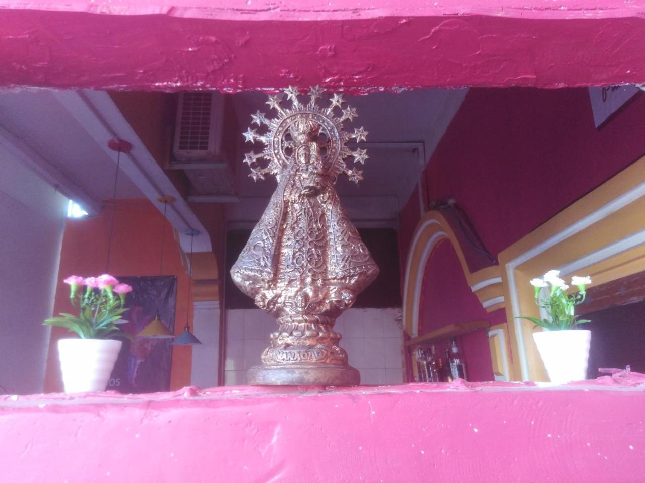 Latinos Hostel シェムリアップ エクステリア 写真