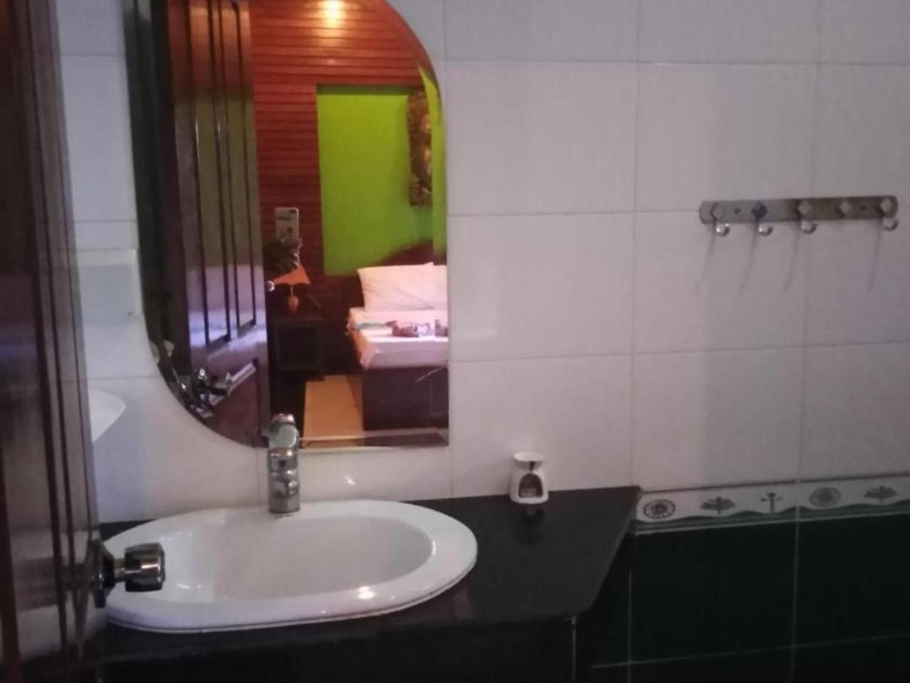 Latinos Hostel シェムリアップ エクステリア 写真