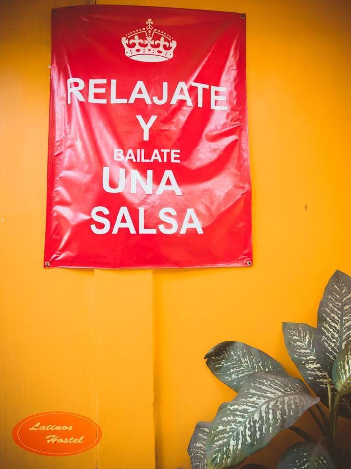 Latinos Hostel シェムリアップ エクステリア 写真