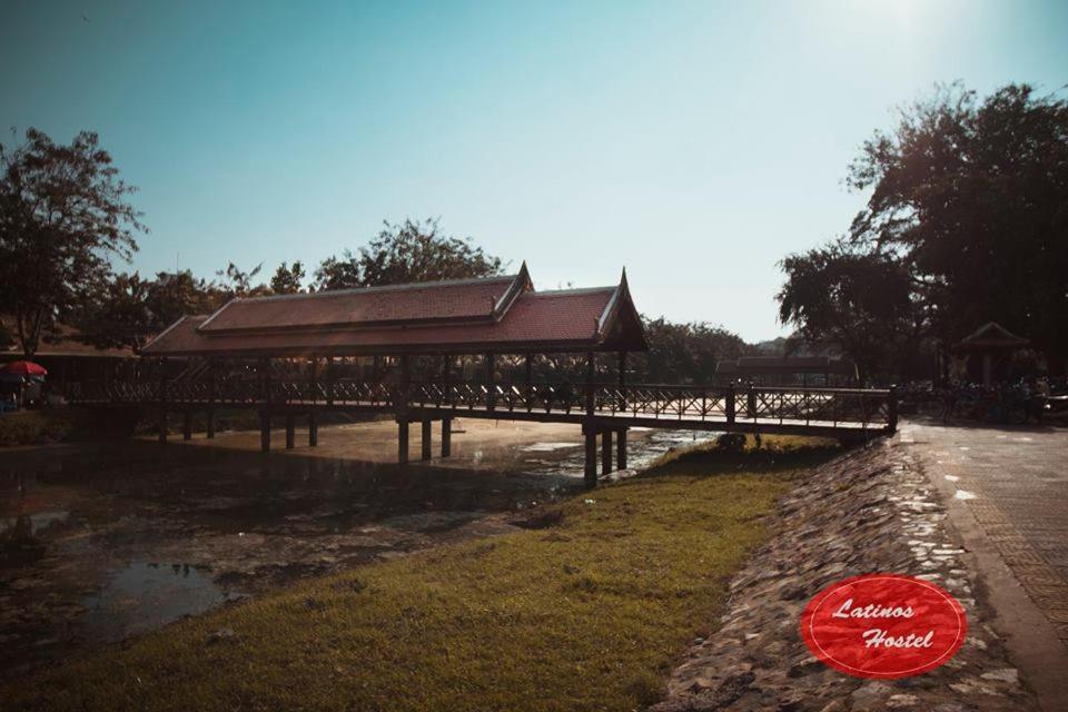 Latinos Hostel シェムリアップ エクステリア 写真