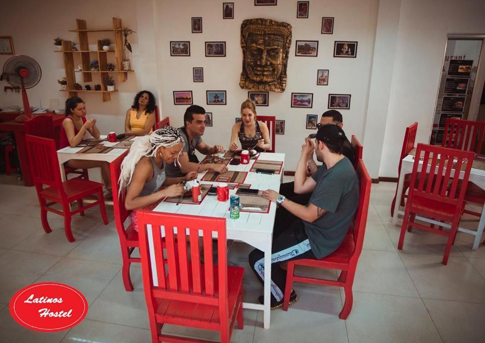 Latinos Hostel シェムリアップ エクステリア 写真
