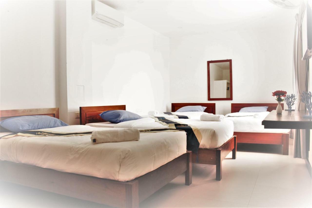Latinos Hostel シェムリアップ エクステリア 写真